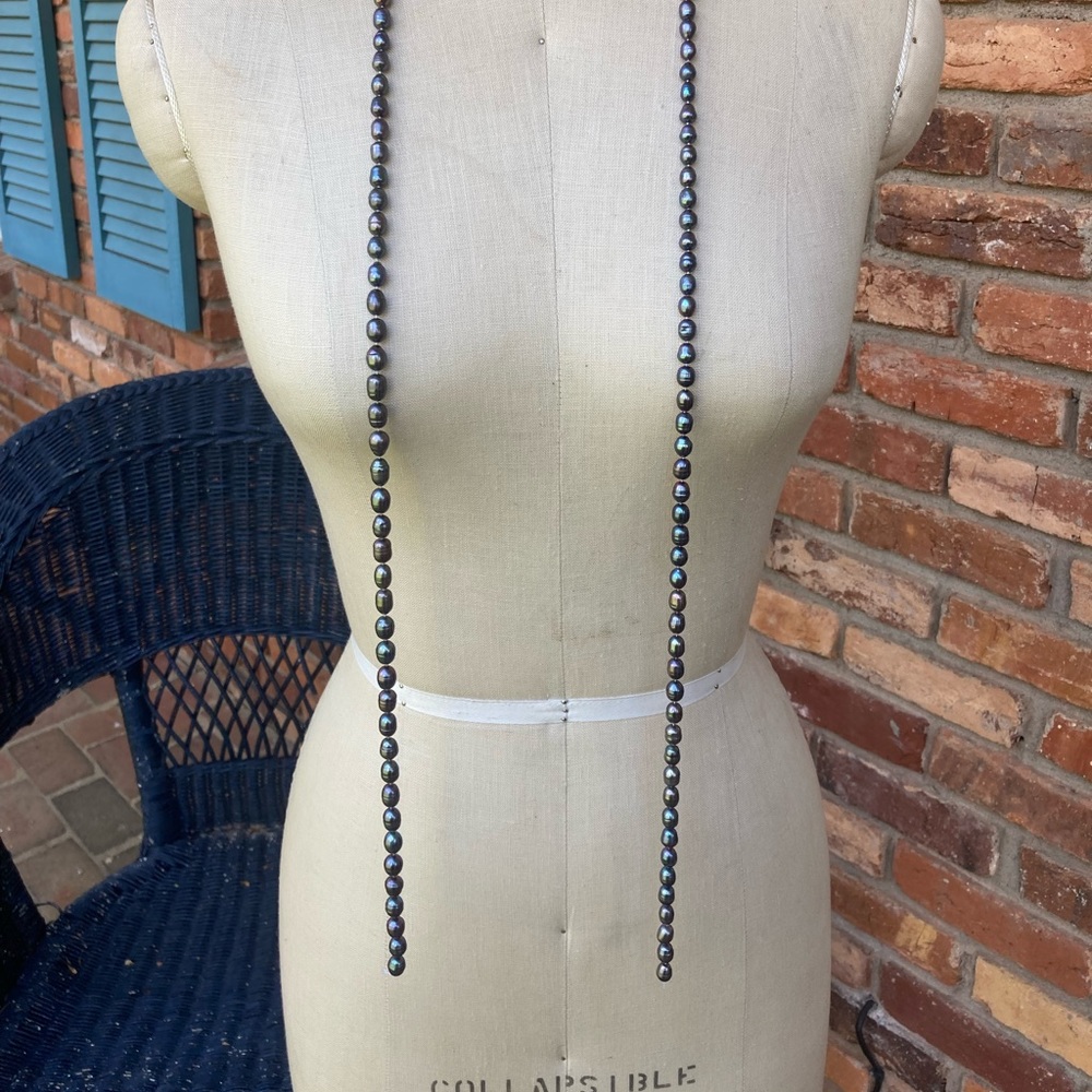 Black Cultured Pearl Necklace missing closure